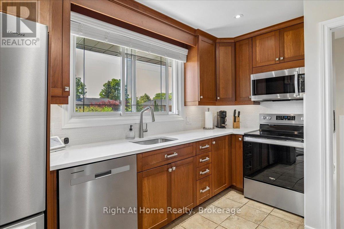 275 Kent Crescent, Burlington, Ontario  L7L 4T2 - Photo 12 - W13646886