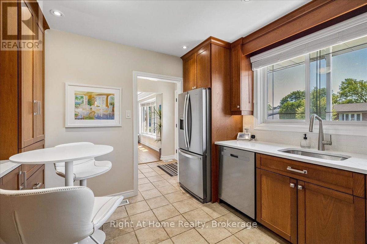 275 Kent Crescent, Burlington, Ontario  L7L 4T2 - Photo 14 - W13646886