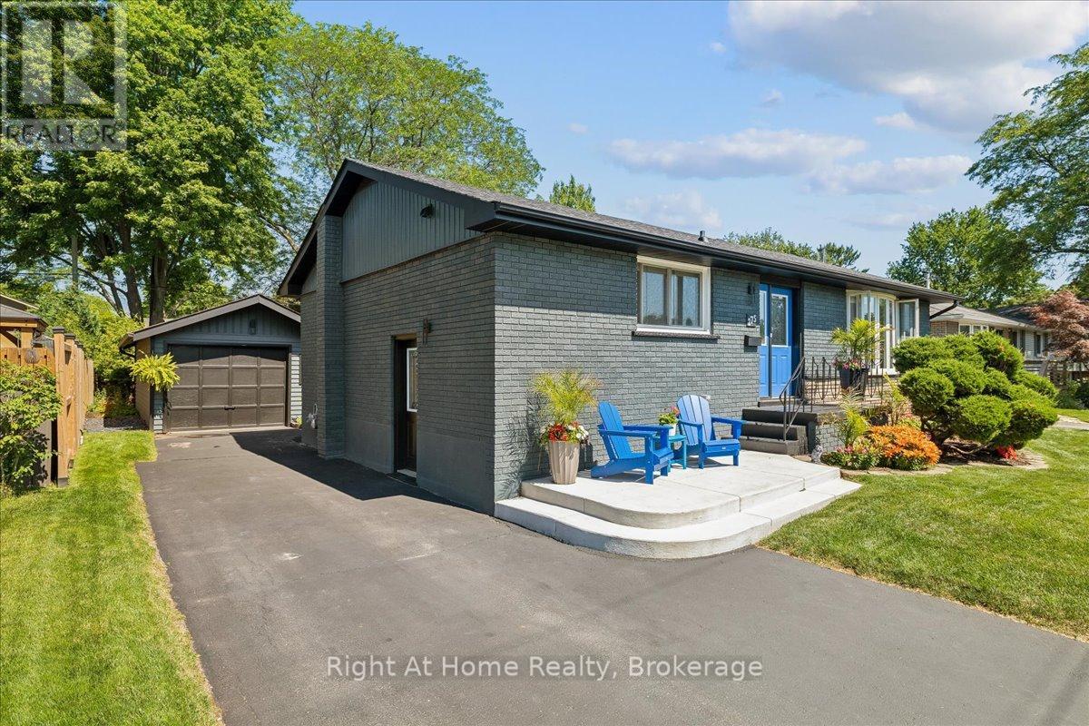 275 Kent Crescent, Burlington, Ontario  L7L 4T2 - Photo 2 - W13646886