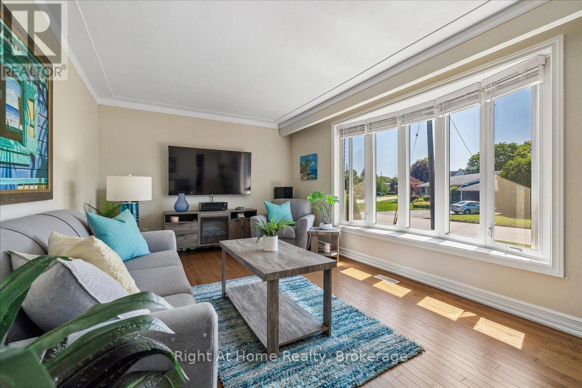 275 Kent Crescent, Burlington, Ontario  L7L 4T2 - Photo 8 - W13646886