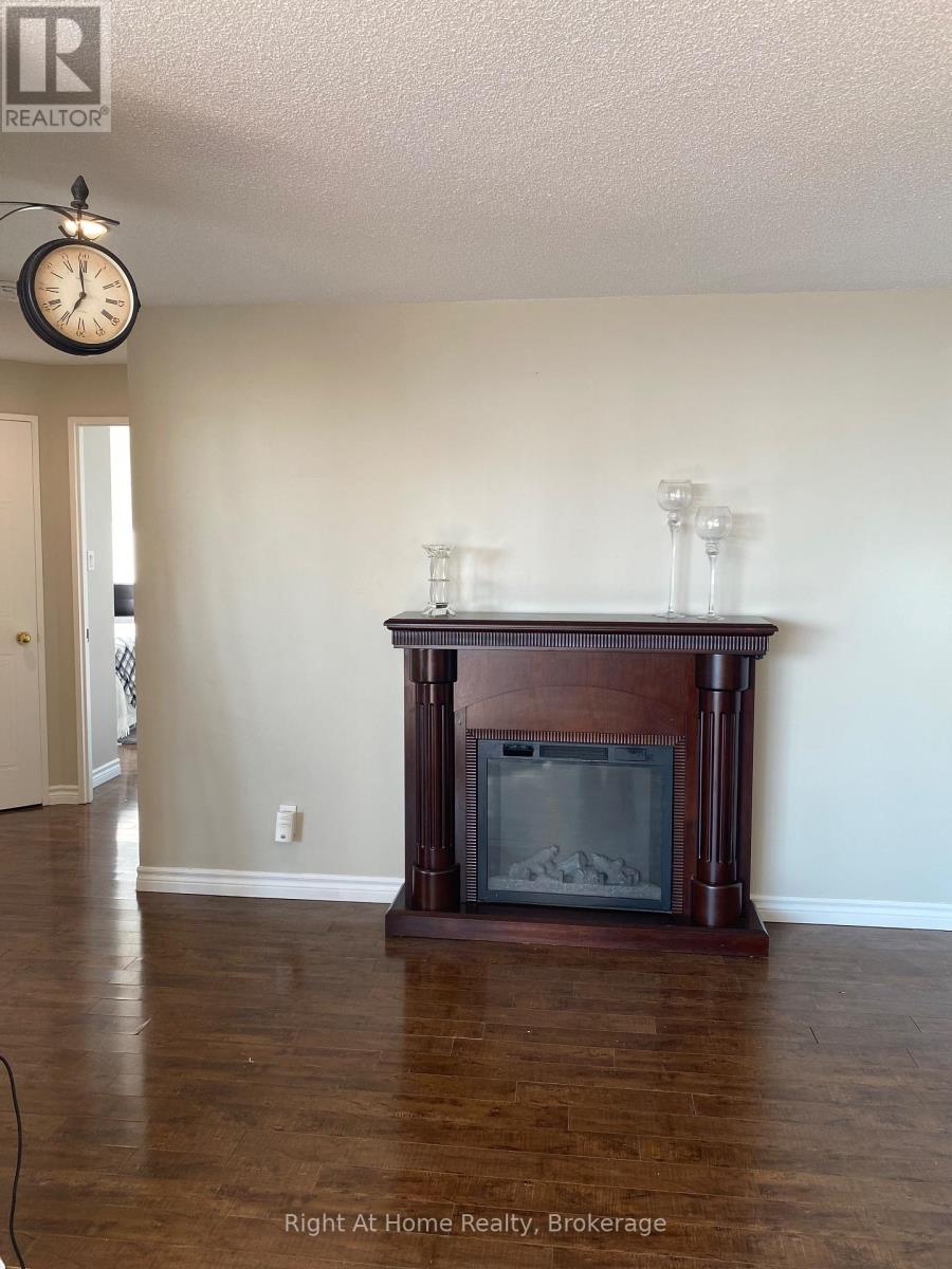 1215 - 11753 Sheppard Avenue E, Toronto, Ontario M1B 5M3 - Photo 13 - E13645460