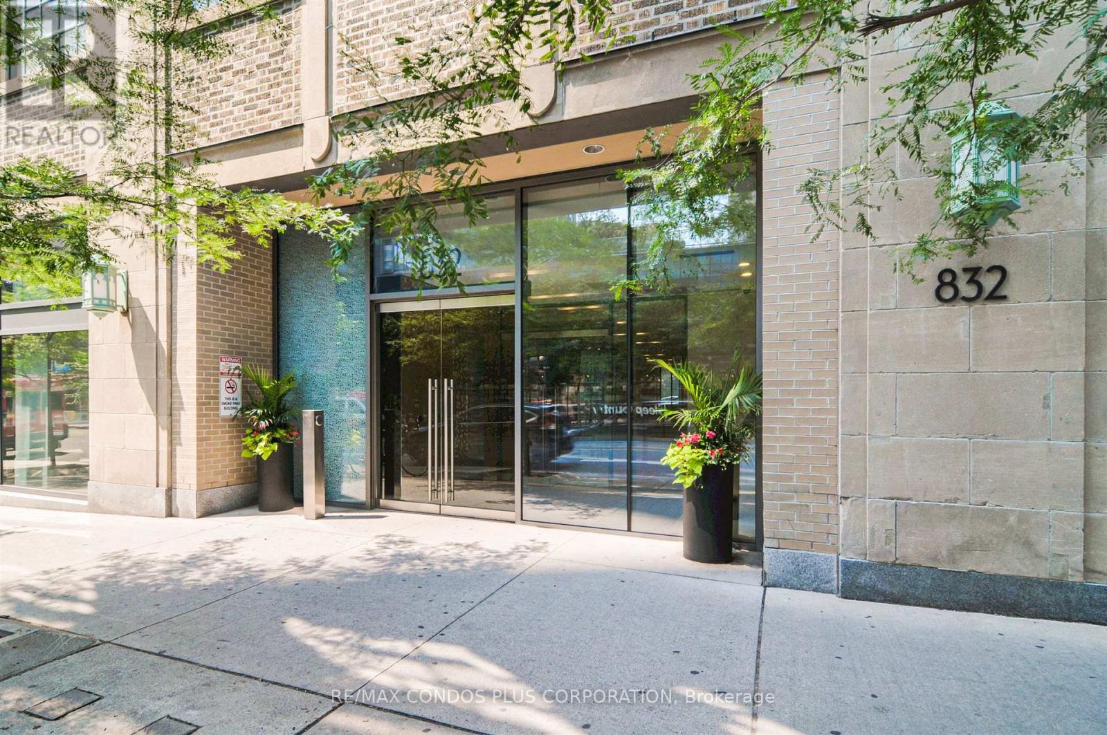 406 - 832 Bay Street, Toronto, Ontario  M5S 1Z6 - Photo 2 - C13646850