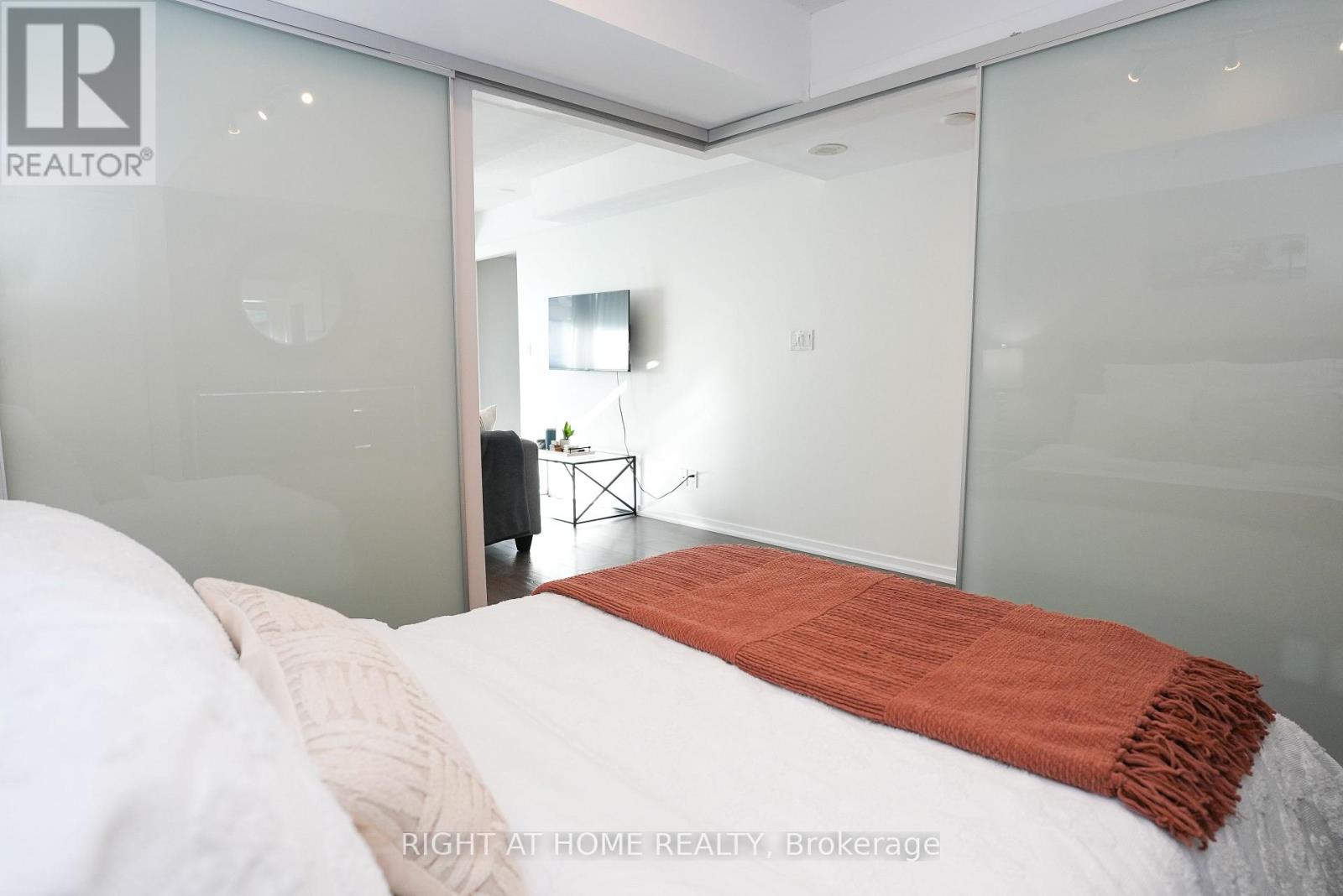 938 - 68 Abell Street, Toronto, Ontario  M6J 0B1 - Photo 11 - C13646858