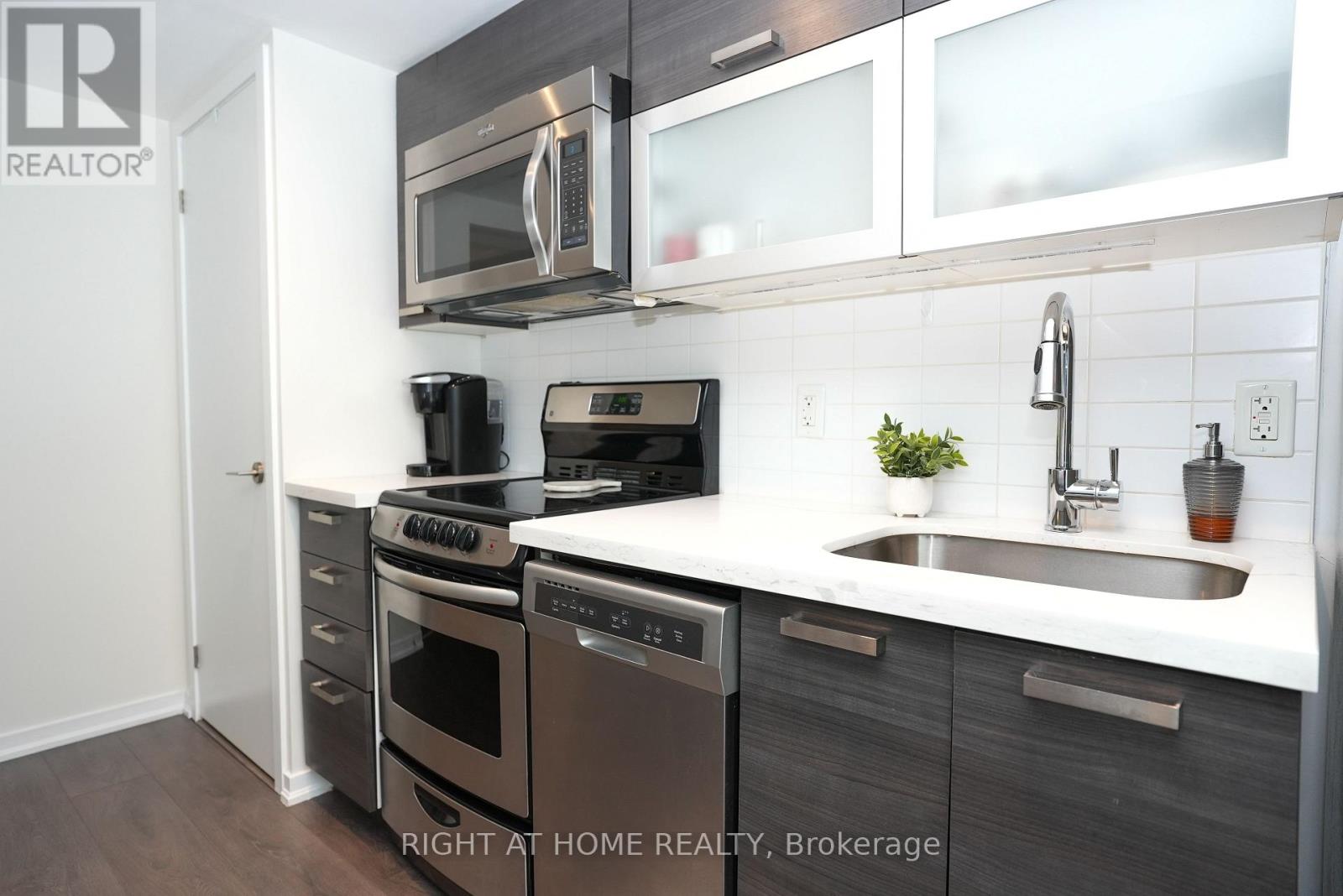 938 - 68 Abell Street, Toronto, Ontario  M6J 0B1 - Photo 16 - C13646858