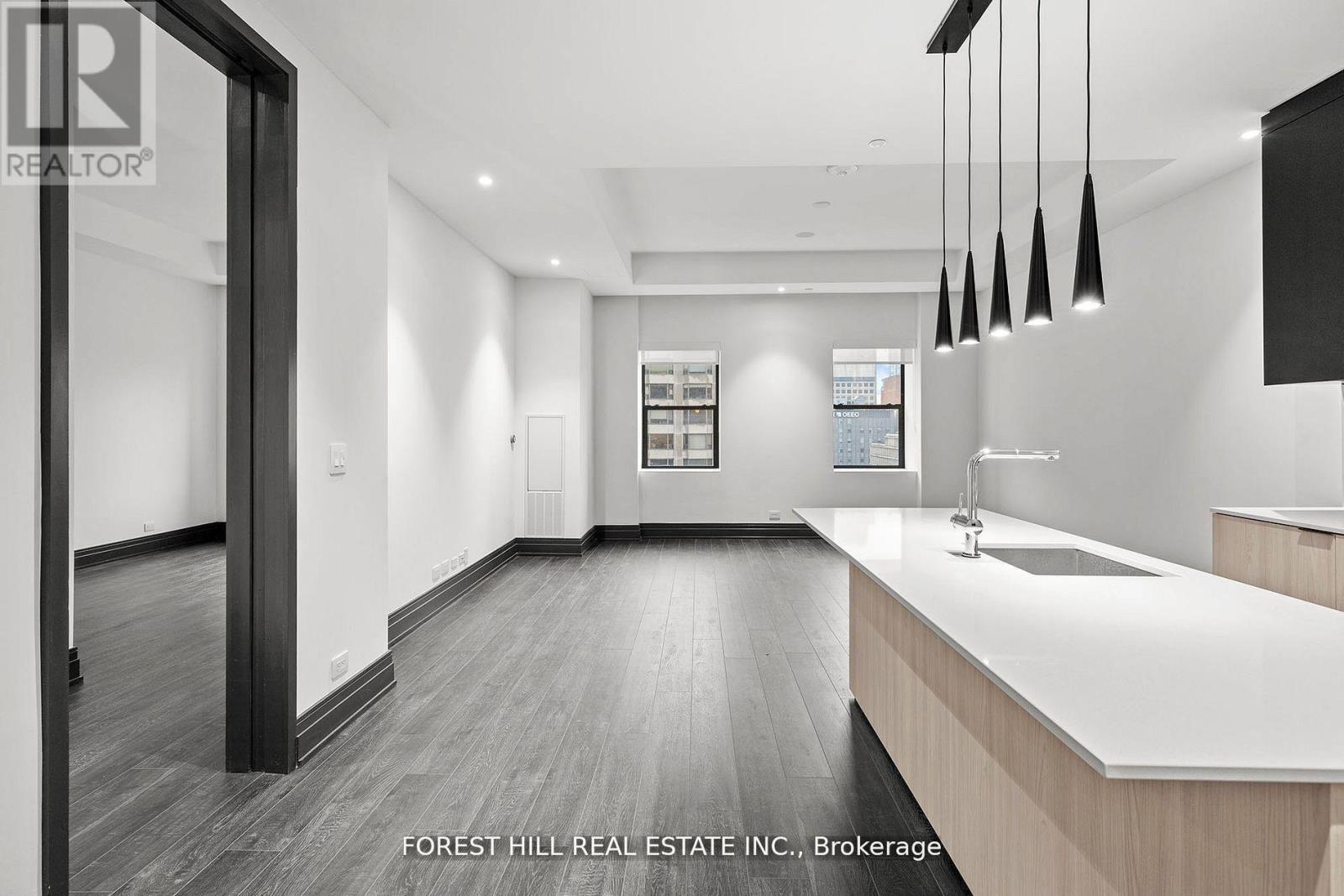 1502 - 2 Avenue Road, Toronto (Annex), Ontario  M5R 0C6 - Photo 2 - C13647012