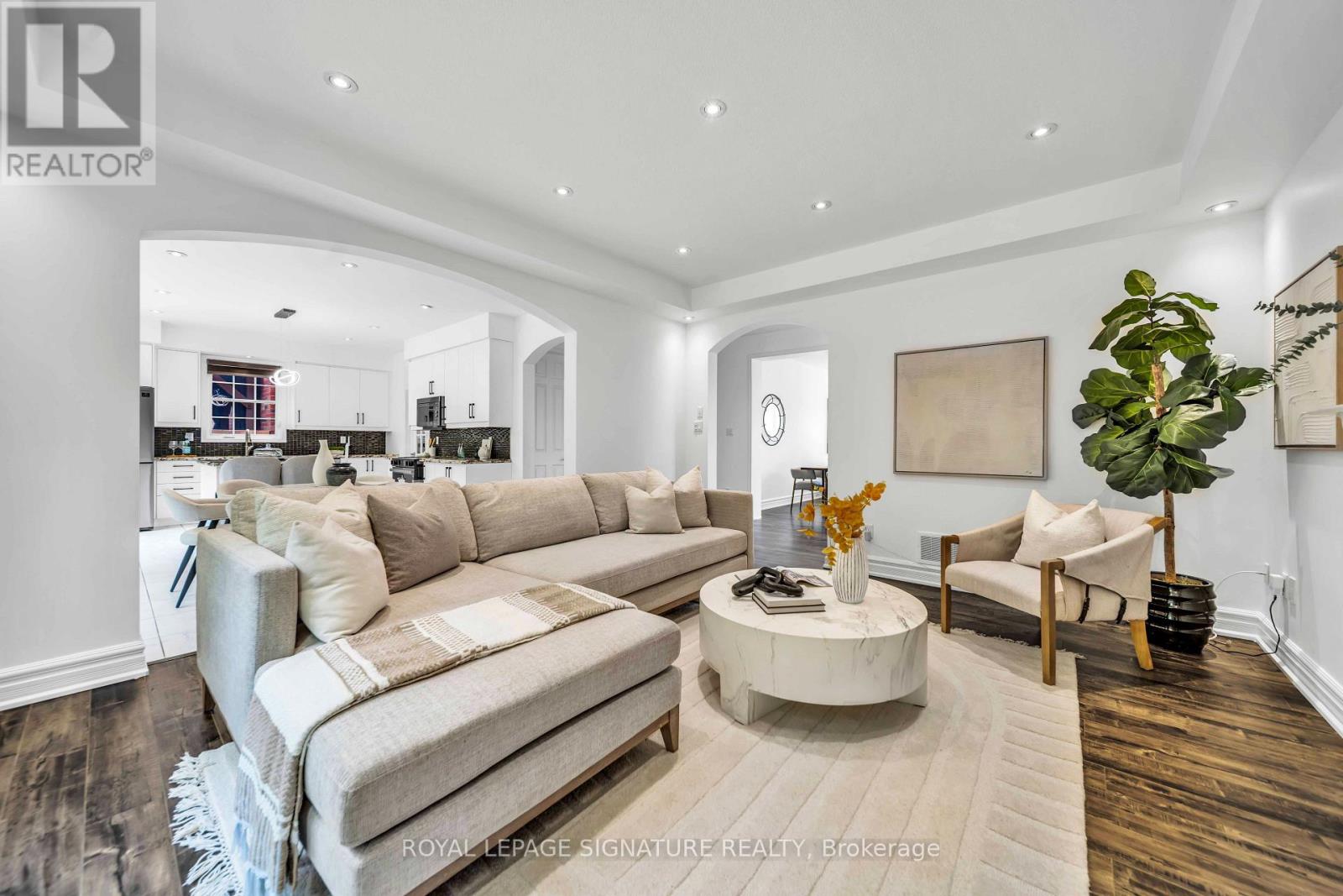 81 Bulmer Crescent, Newmarket (Woodland Hill), Ontario  L3X 3K1 - Photo 7 - N13646836