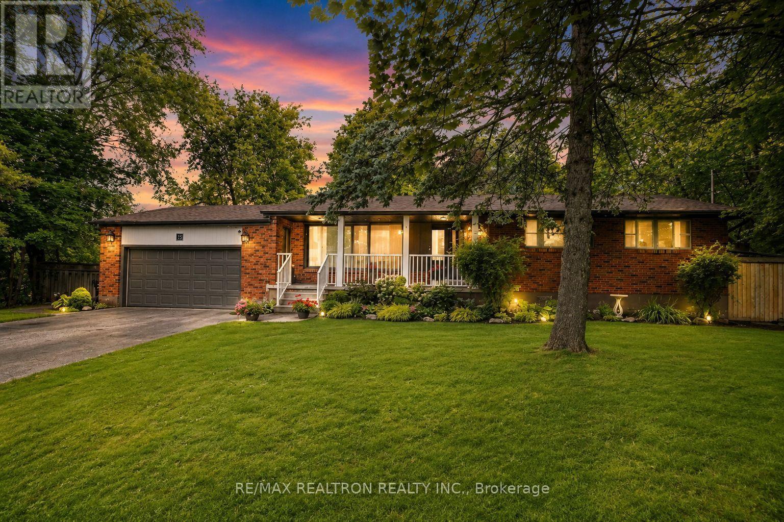 15 Park Road, Bradford West Gwillimbury, Ontario  L0G 1B0 - Photo 1 - N13646930
