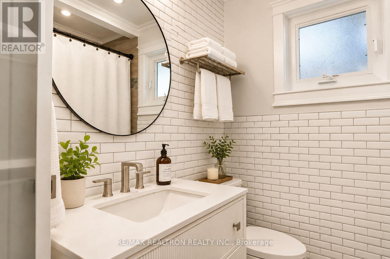 15 Park Road, Bradford West Gwillimbury, Ontario  L0G 1B0 - Photo 18 - N13646930