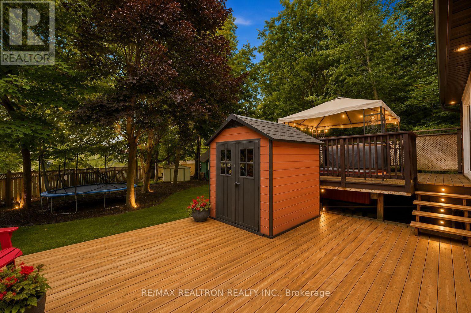 15 Park Road, Bradford West Gwillimbury, Ontario  L0G 1B0 - Photo 21 - N13646930