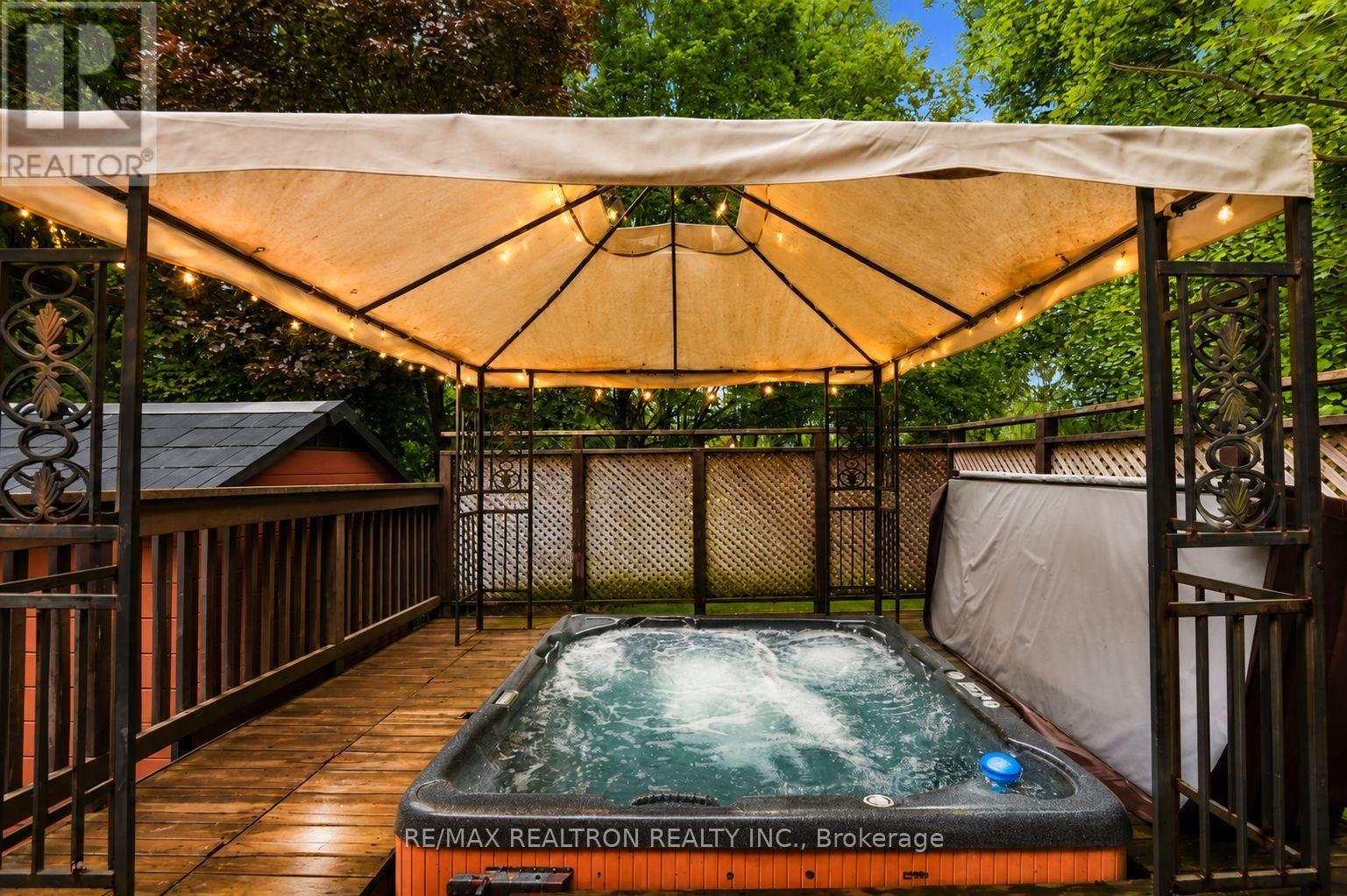 15 Park Road, Bradford West Gwillimbury, Ontario  L0G 1B0 - Photo 22 - N13646930