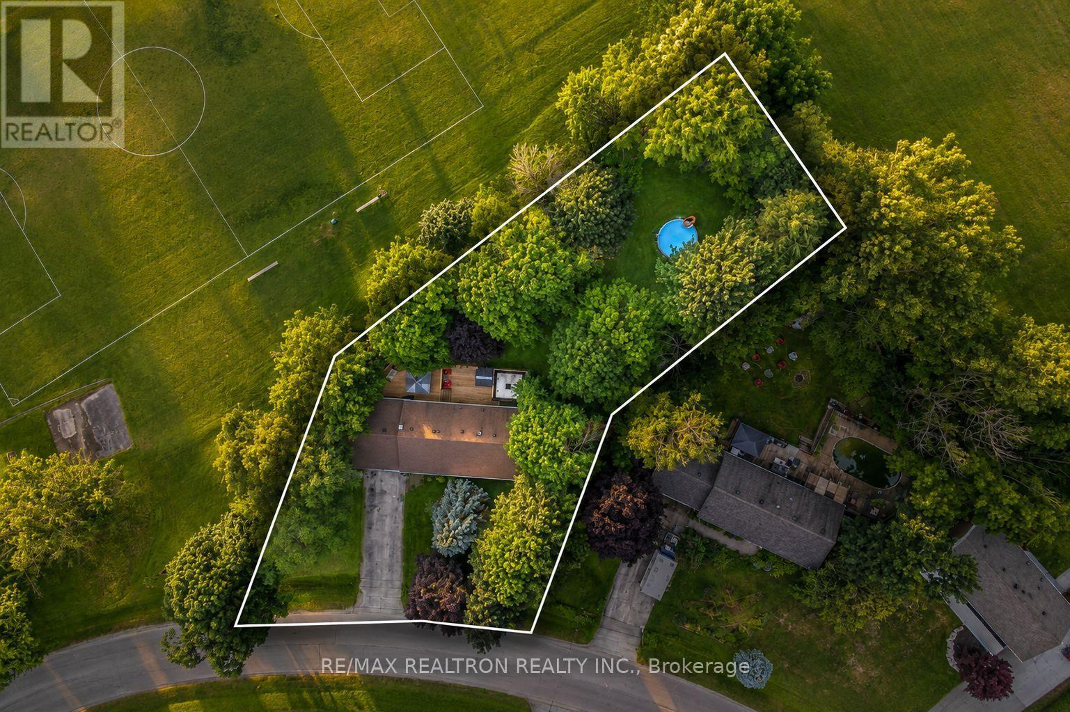 15 Park Road, Bradford West Gwillimbury, Ontario  L0G 1B0 - Photo 3 - N13646930