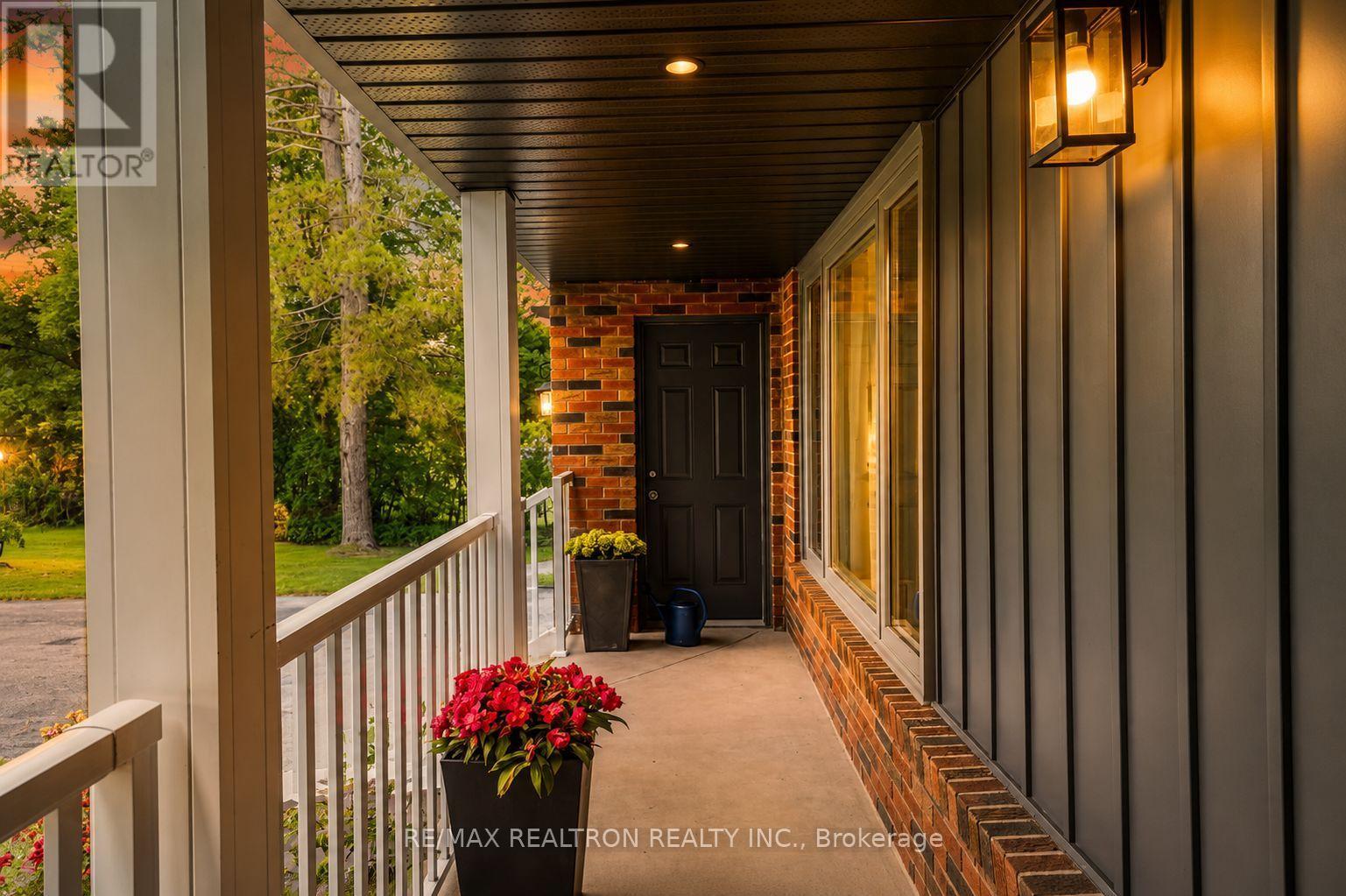 15 Park Road, Bradford West Gwillimbury, Ontario  L0G 1B0 - Photo 4 - N13646930