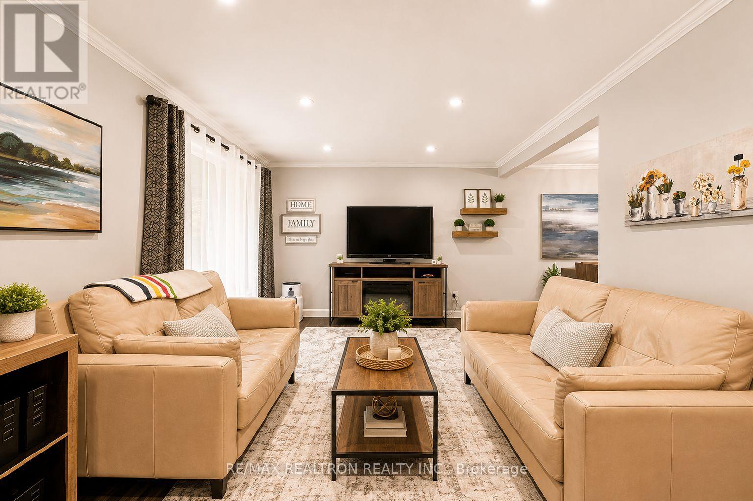 15 Park Road, Bradford West Gwillimbury, Ontario  L0G 1B0 - Photo 7 - N13646930
