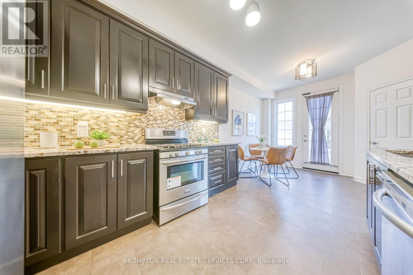 2762 Donald Cousens Parkway, Markham, Ontario  L6B 0X8 - Photo 11 - N13646988
