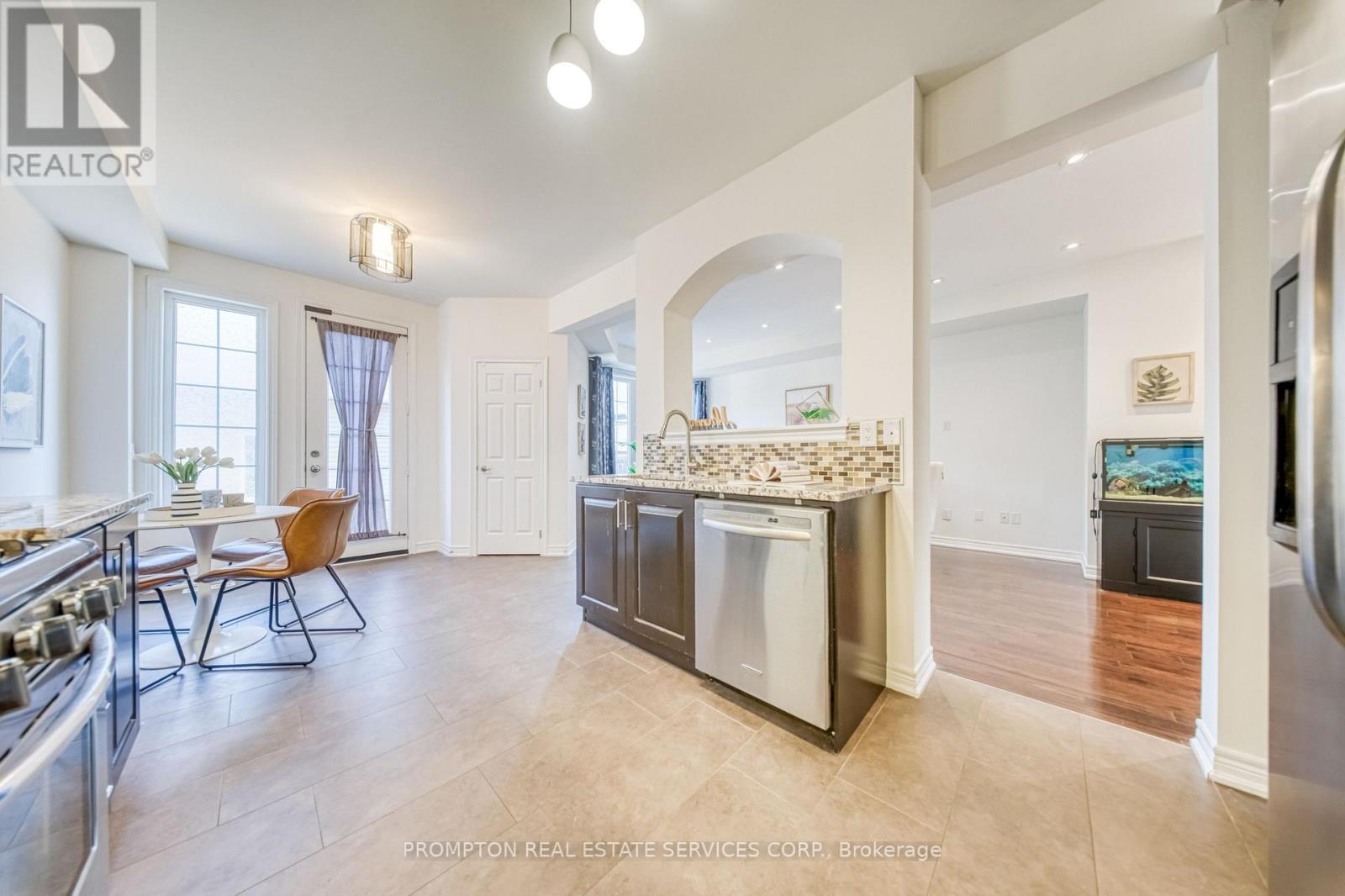 2762 Donald Cousens Parkway, Markham, Ontario  L6B 0X8 - Photo 14 - N13646988