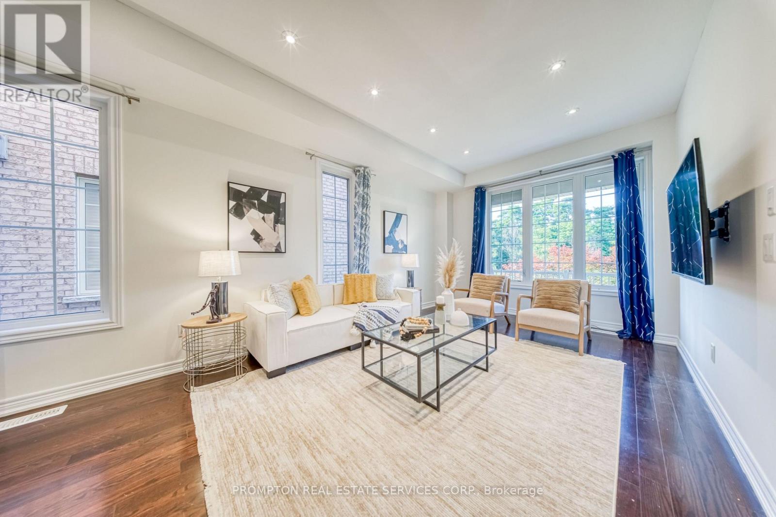 2762 Donald Cousens Parkway, Markham, Ontario  L6B 0X8 - Photo 2 - N13646988