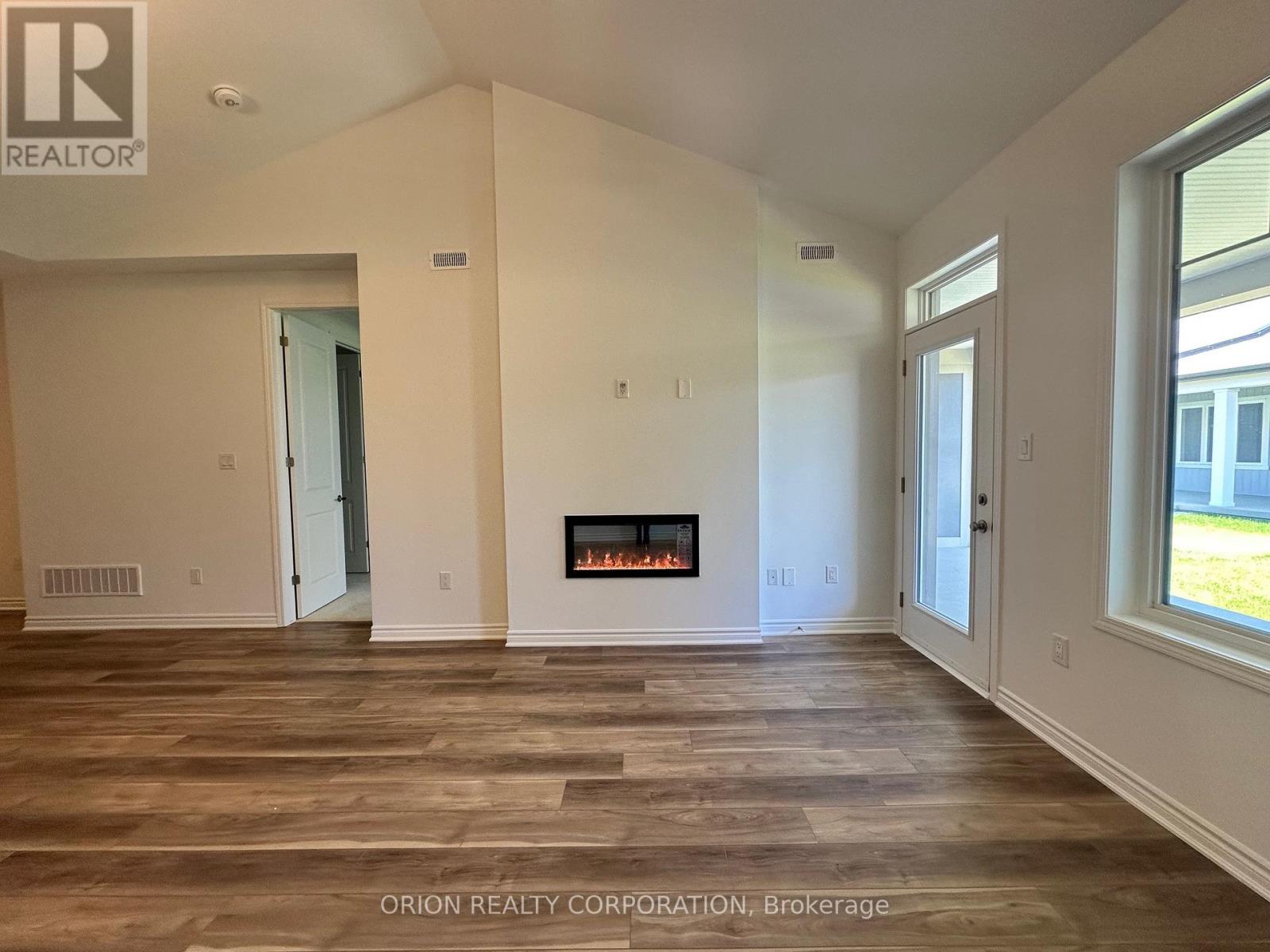 719 Sargeant Place, Innisfil, Ontario  L9S 0S9 - Photo 3 - N13647020
