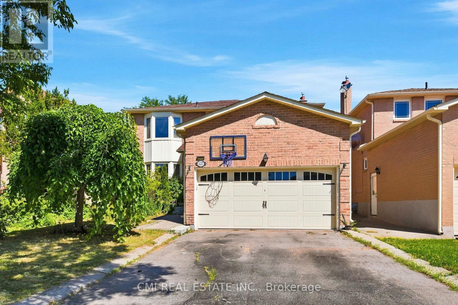 127 O'connor Crescent, Richmond Hill, Ontario  L4C 7R7 - Photo 2 - N13647062