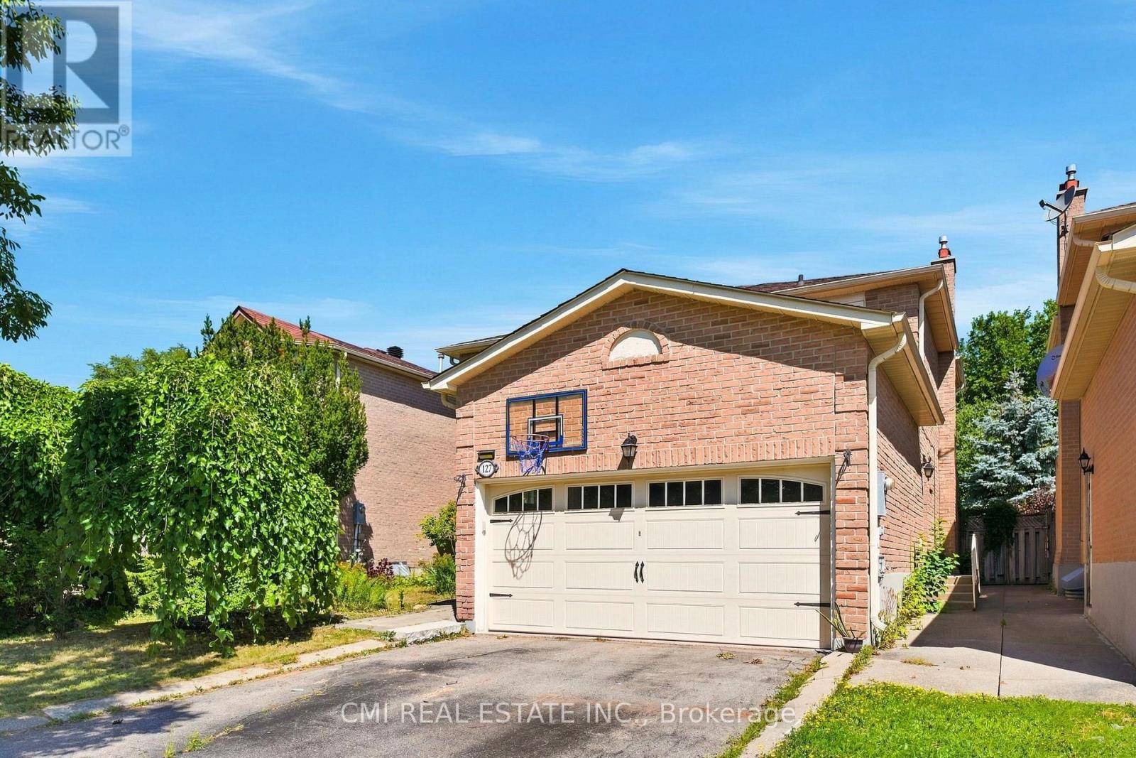 127 O'connor Crescent, Richmond Hill, Ontario  L4C 7R7 - Photo 3 - N13647062