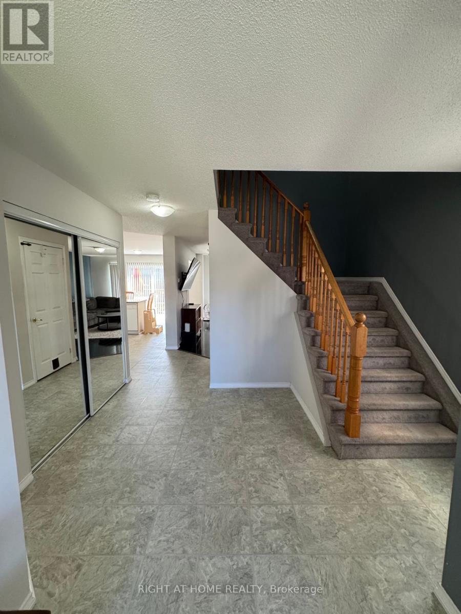 20 Courtney Crescent, Barrie (Painswick South), Ontario  L4N 5S7 - Photo 2 - S13646808