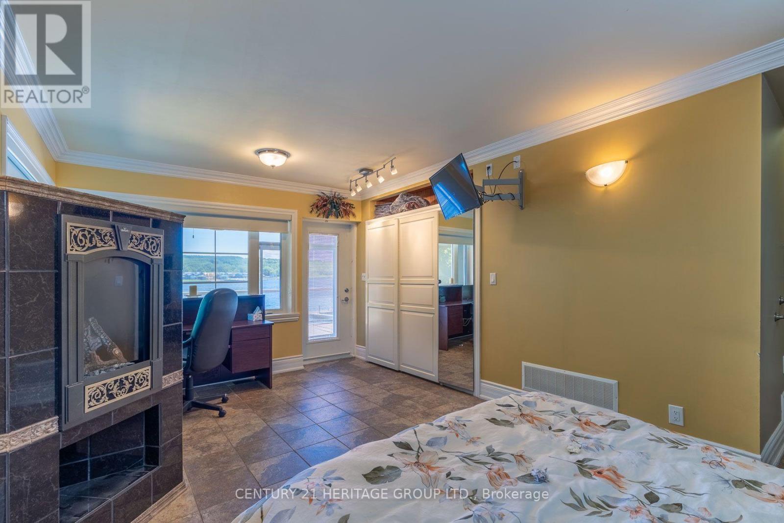 405 Champlain Road, Penetanguishene, Ontario  L9M 1S3 - Photo 14 - S13646934