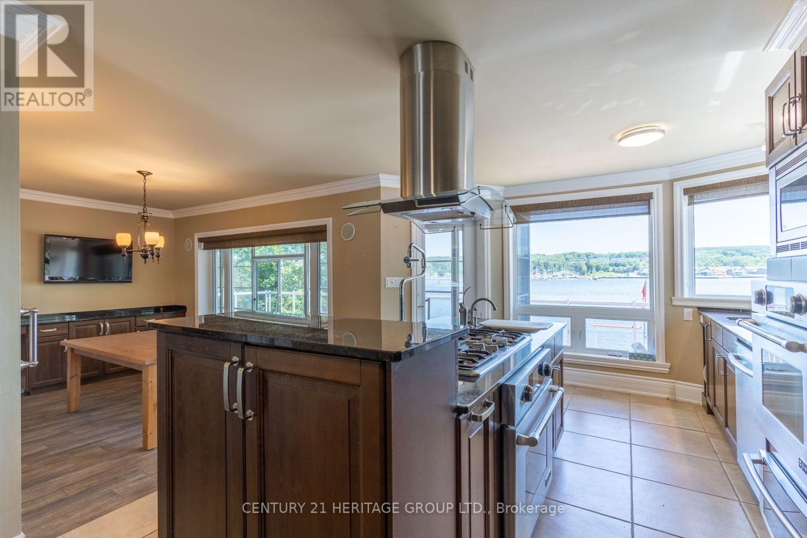 405 Champlain Road, Penetanguishene, Ontario  L9M 1S3 - Photo 5 - S13646934