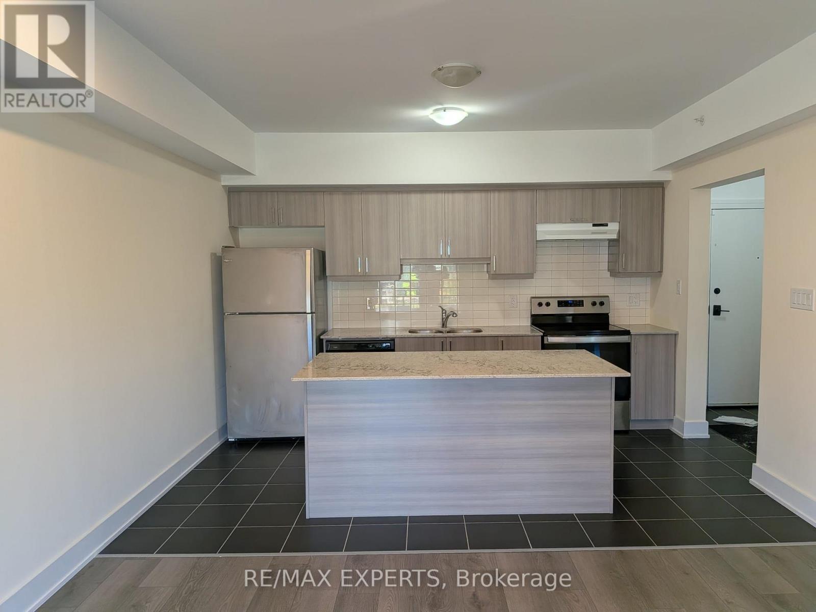 205 - 5 Chef Lane, Barrie, Ontario  L9J 0J8 - Photo 2 - S13646940