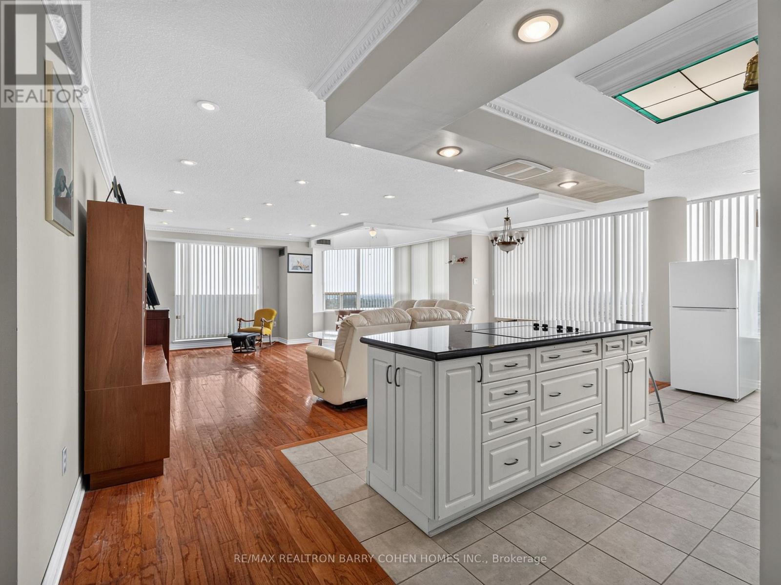 2009 - 700 Constellation Drive, Mississauga, Ontario  L5R 3G8 - Photo 2 - W13647016
