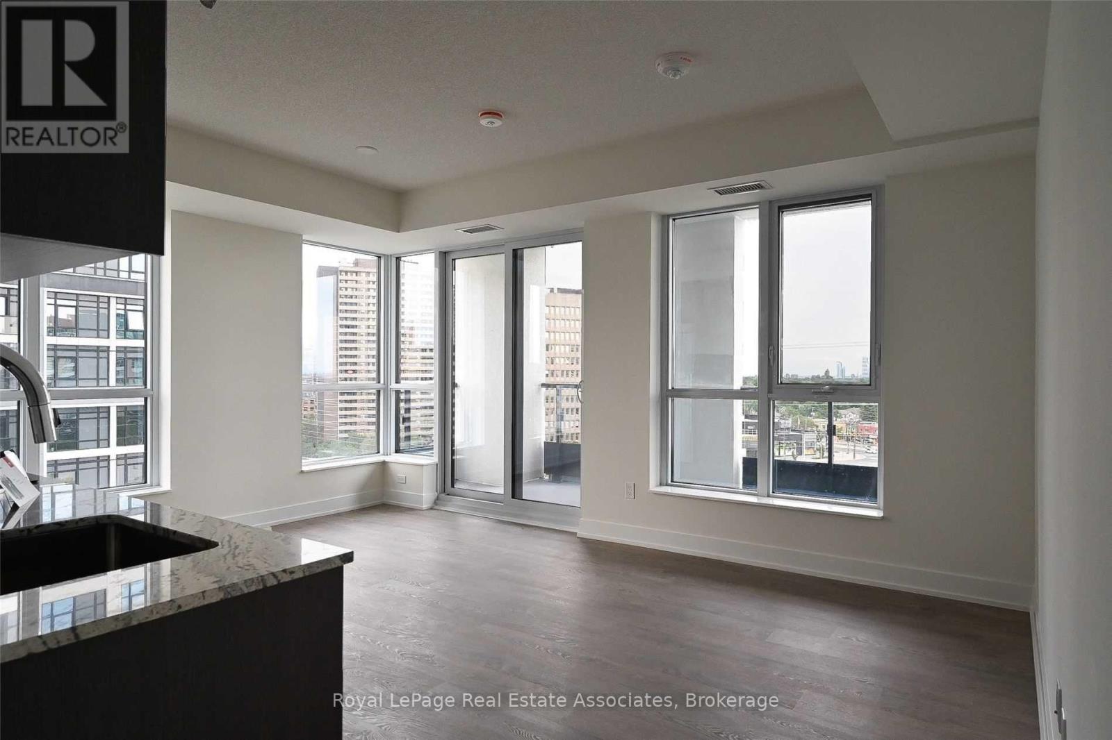 922 - 9 Mabelle Avenue, Toronto, Ontario  M9A 0E1 - Photo 3 - W13647066