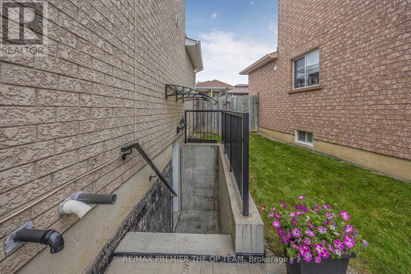 Lower - 223 Landsbridge Street, Caledon, Ontario  L7E 2J6 - Photo 13 - W13647090