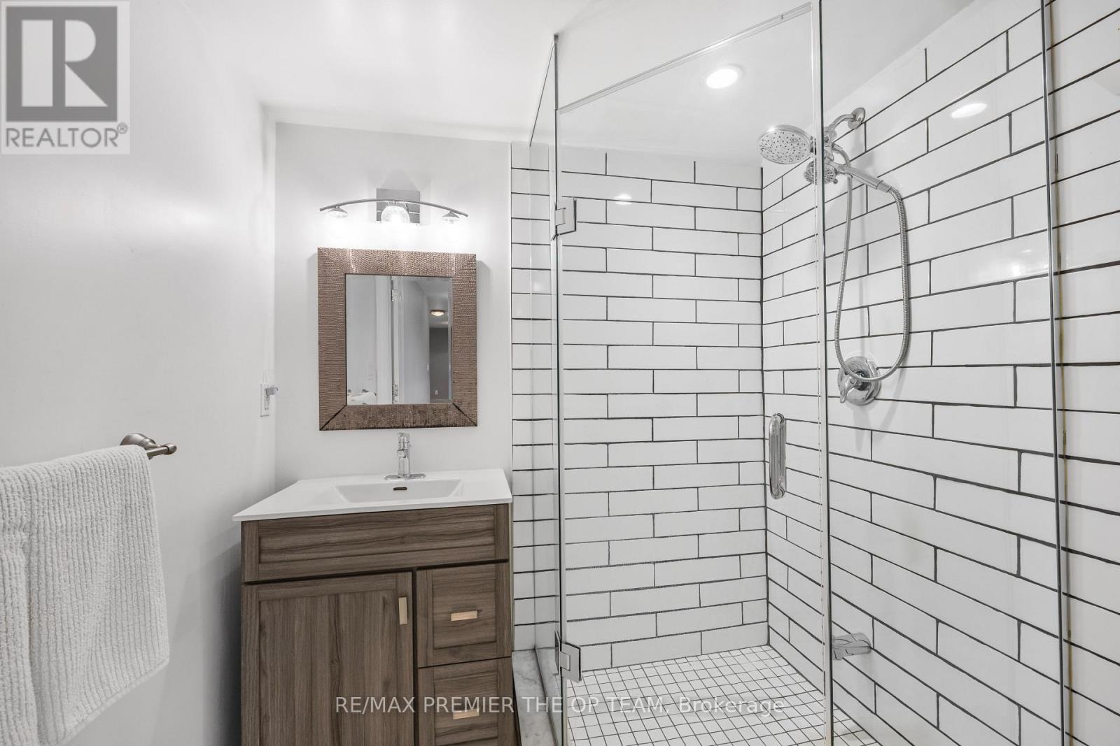 Lower - 223 Landsbridge Street, Caledon, Ontario  L7E 2J6 - Photo 6 - W13647090