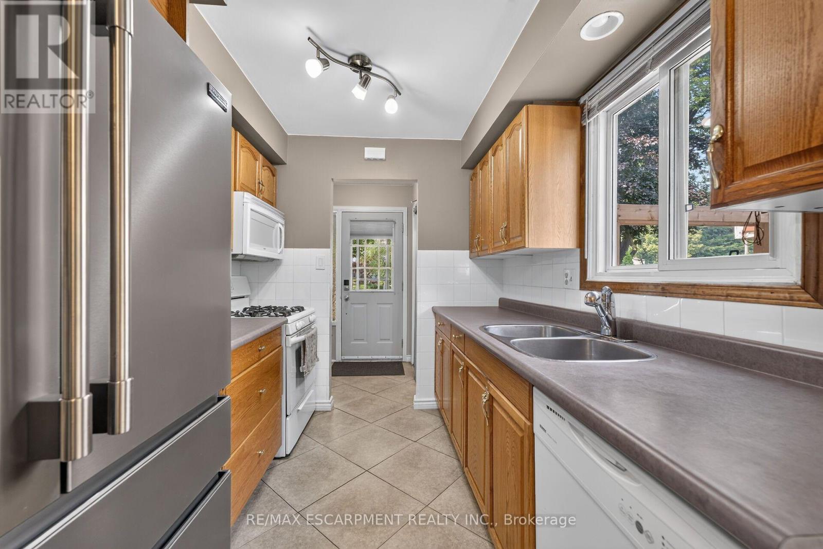 127 Wendover Drive, Hamilton, Ontario  L9C 5X6 - Photo 7 - X13646728