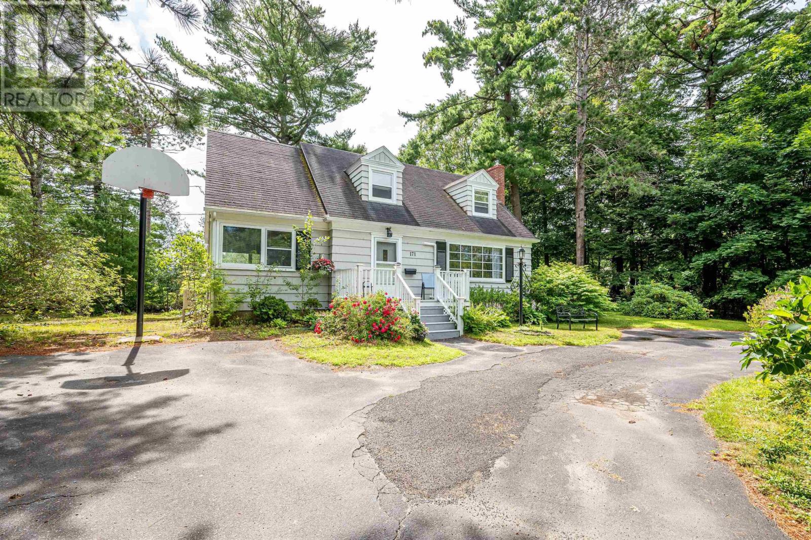 171 Empire Street, Bridgewater, Nova Scotia  B4V 2M3 - Photo 2 - 202618765