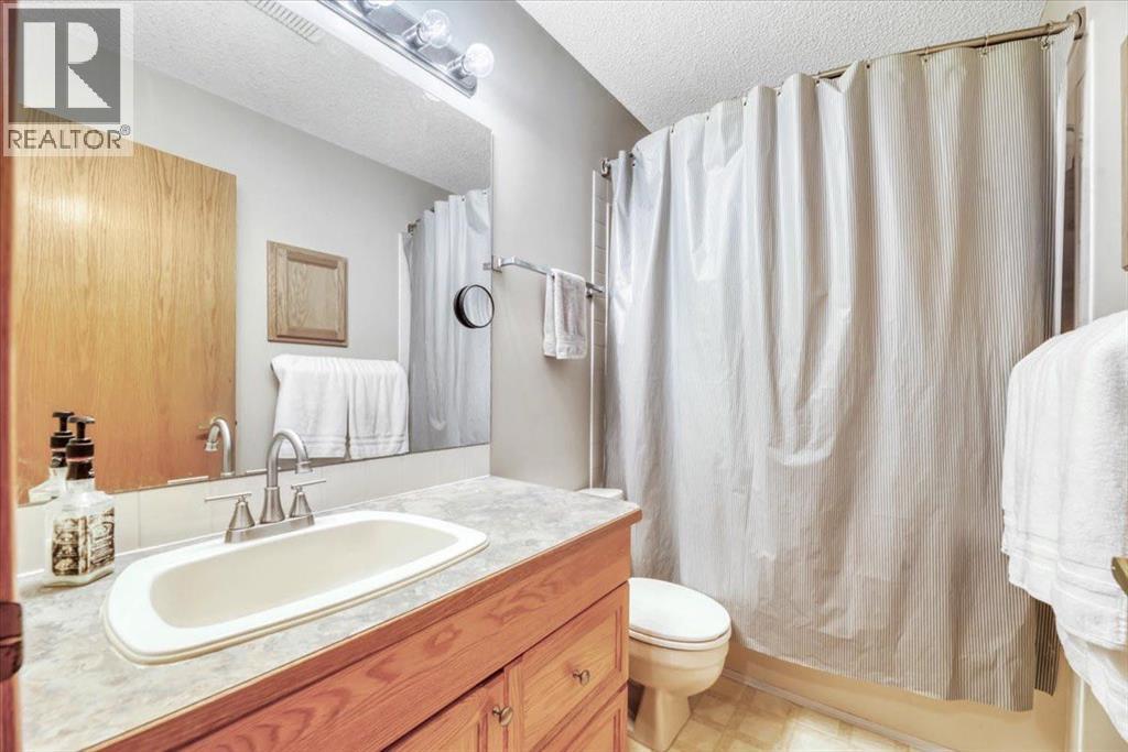 418 1 Avenue NW, Diamond Valley, Alberta  T0L 0H0 - Photo 16 - A2327477