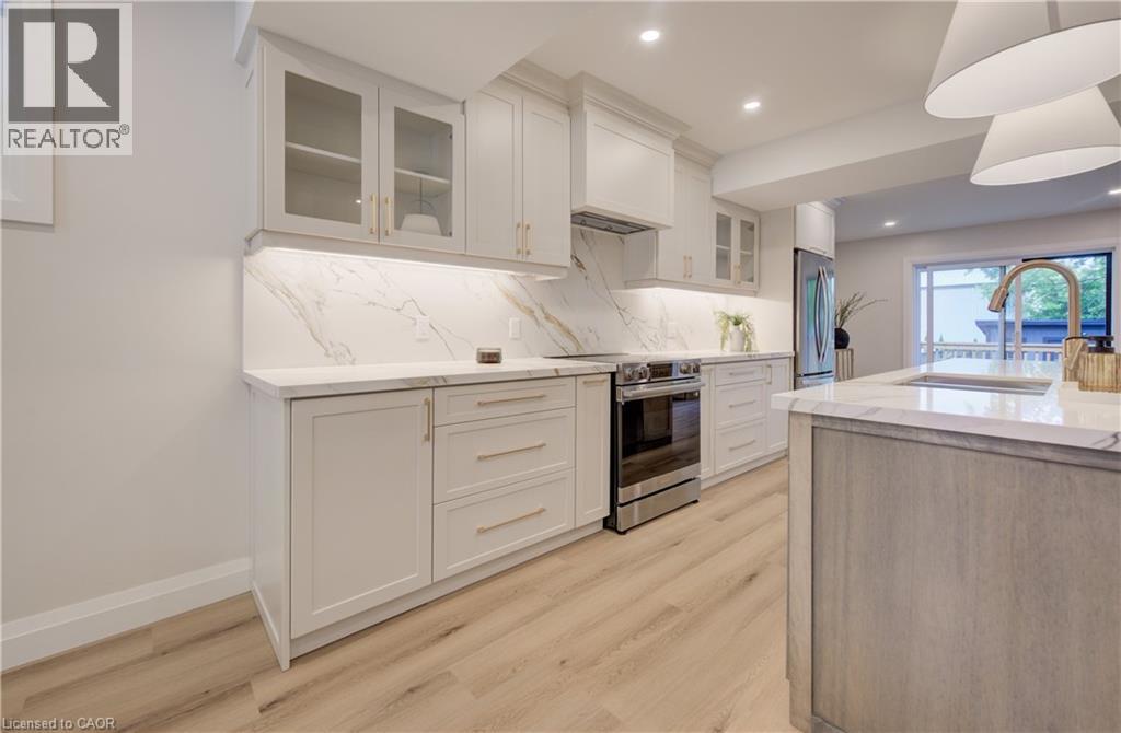 34 Moore Avenue N, Waterloo, Ontario  N2J 3E5 - Photo 3 - 40853970