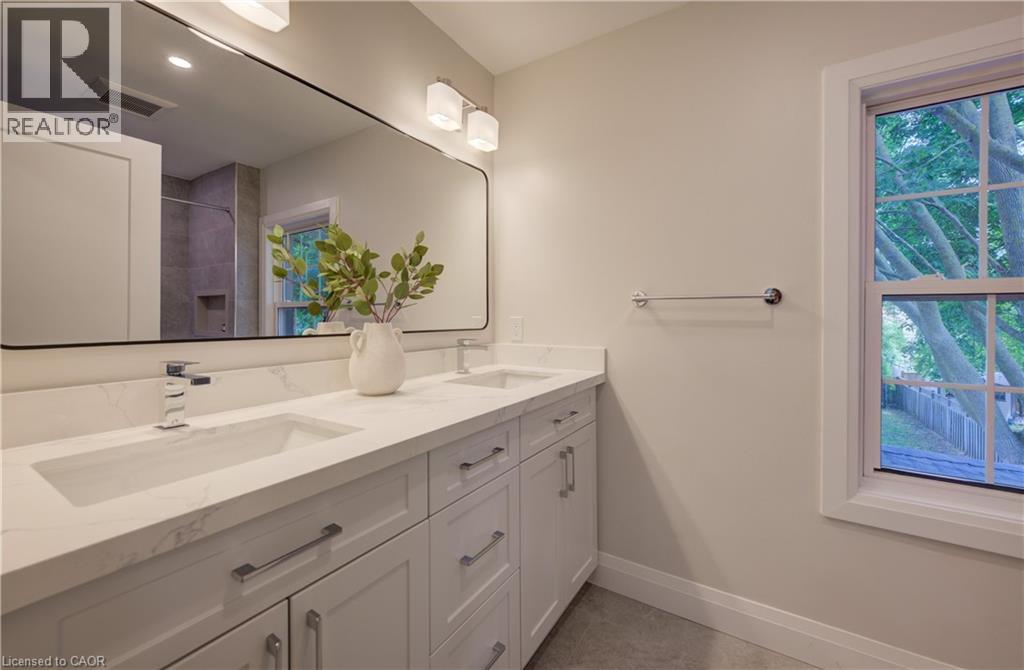 34 Moore Avenue N, Waterloo, Ontario  N2J 3E5 - Photo 19 - 40853970
