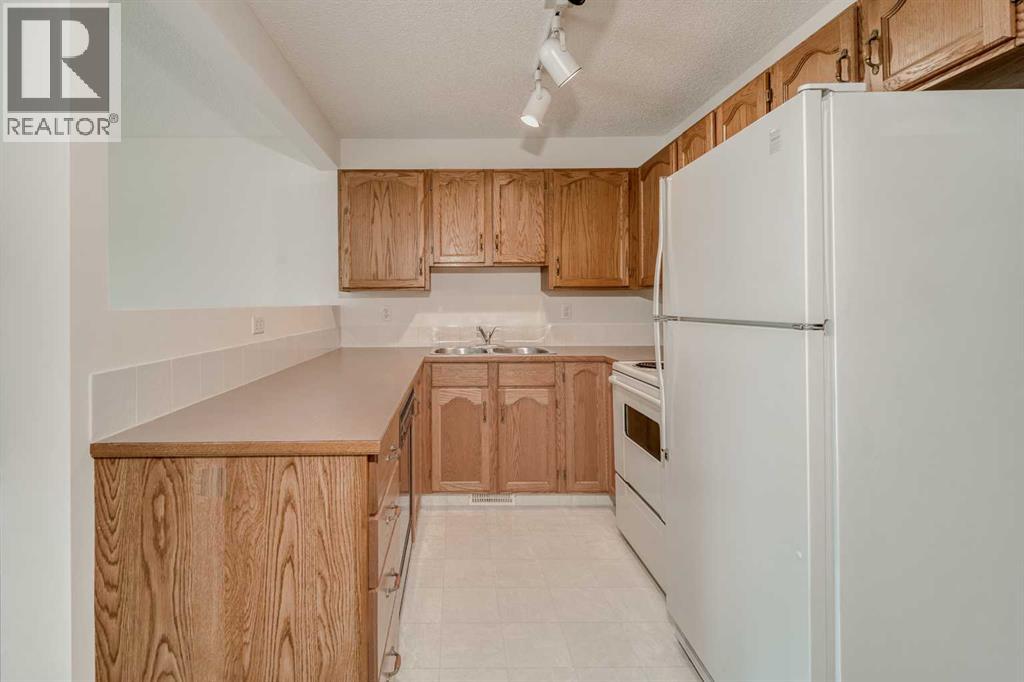 15 Harvest Glen Heights NE, Calgary, Alberta  T3K 4L3 - Photo 11 - A2334476