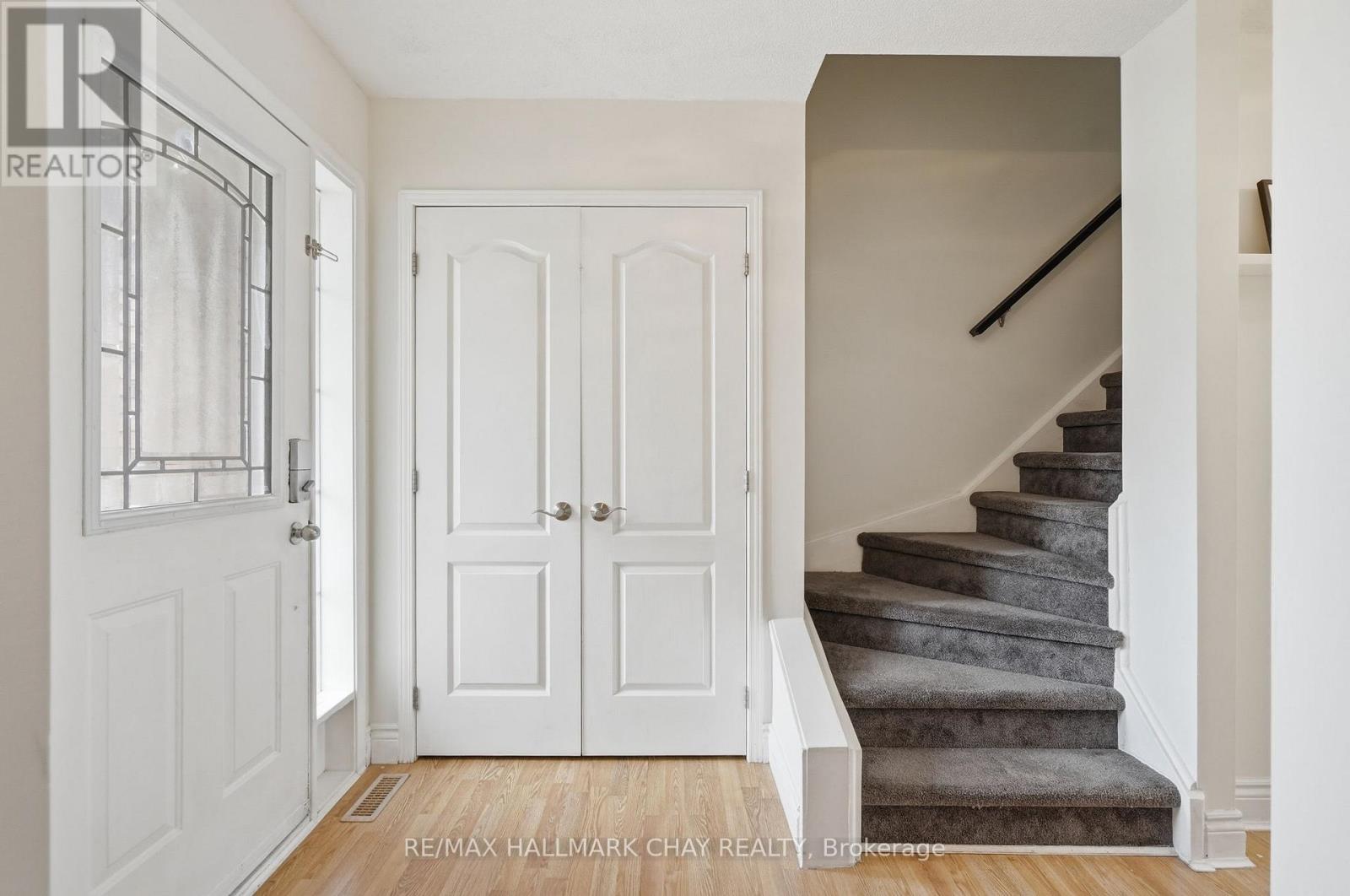 4 Hawthorne Crescent, Barrie, Ontario  L4N 8K1 - Photo 6 - S13576594