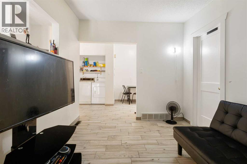 11268 6  SW, Calgary, Alberta  T2W 1V9 - Photo 38 - A2335391