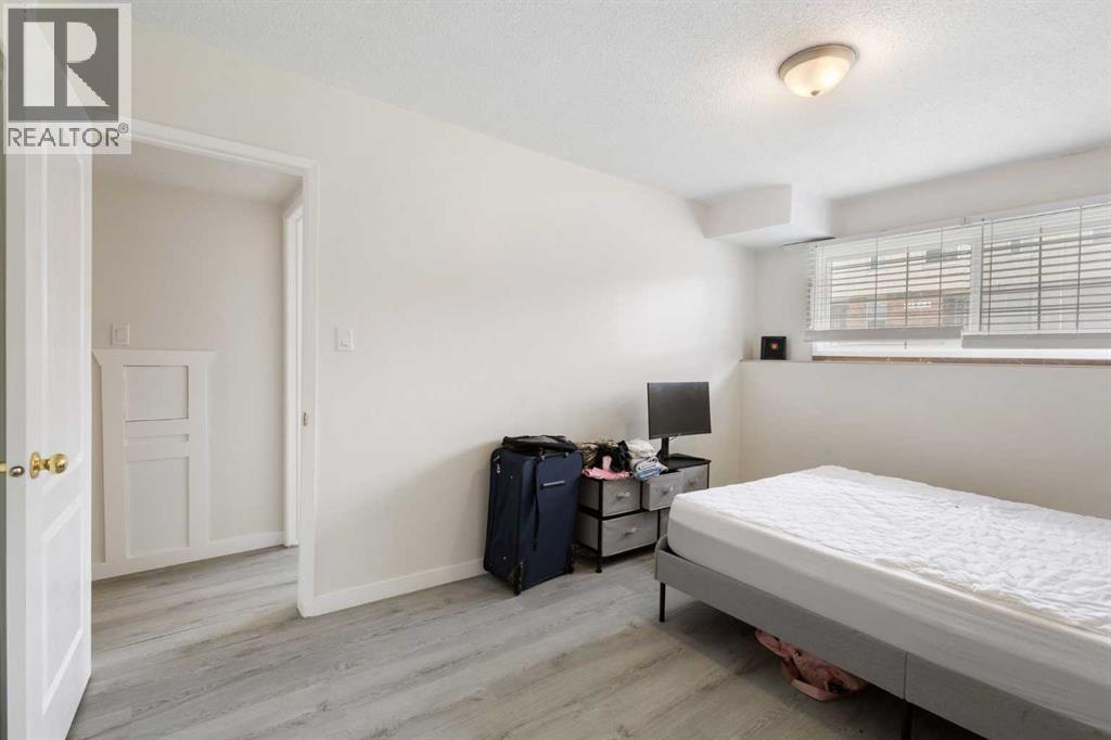 11268 6  SW, Calgary, Alberta  T2W 1V9 - Photo 8 - A2335391