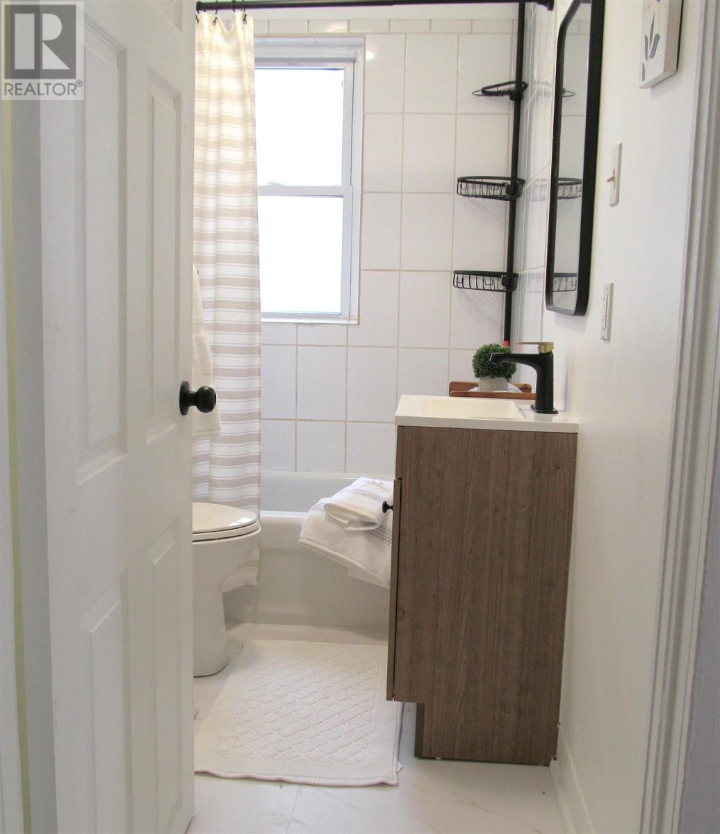 219 Walnut St, Sault Ste. Marie, Ontario P6B 2G3 - Photo 5 - SM262090