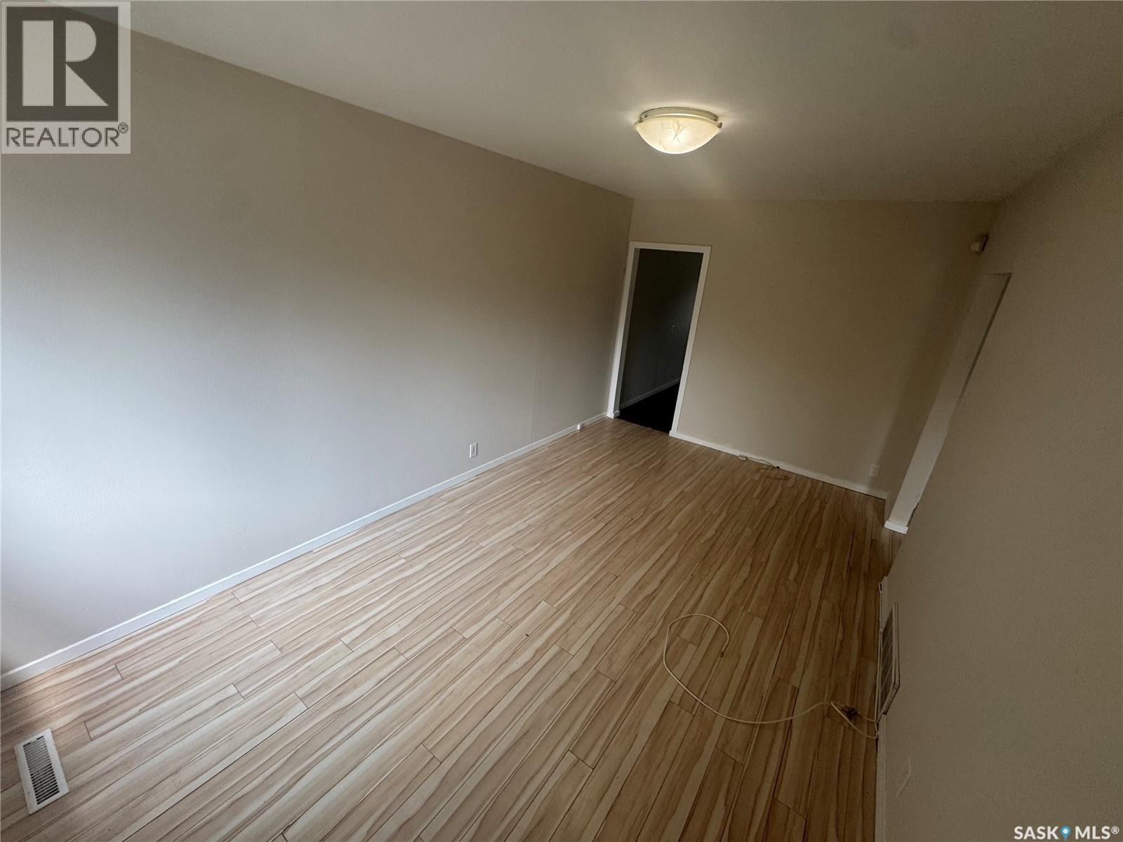 755 Cameron Street, Regina, Saskatchewan  S4T 2S5 - Photo 3 - SK044807