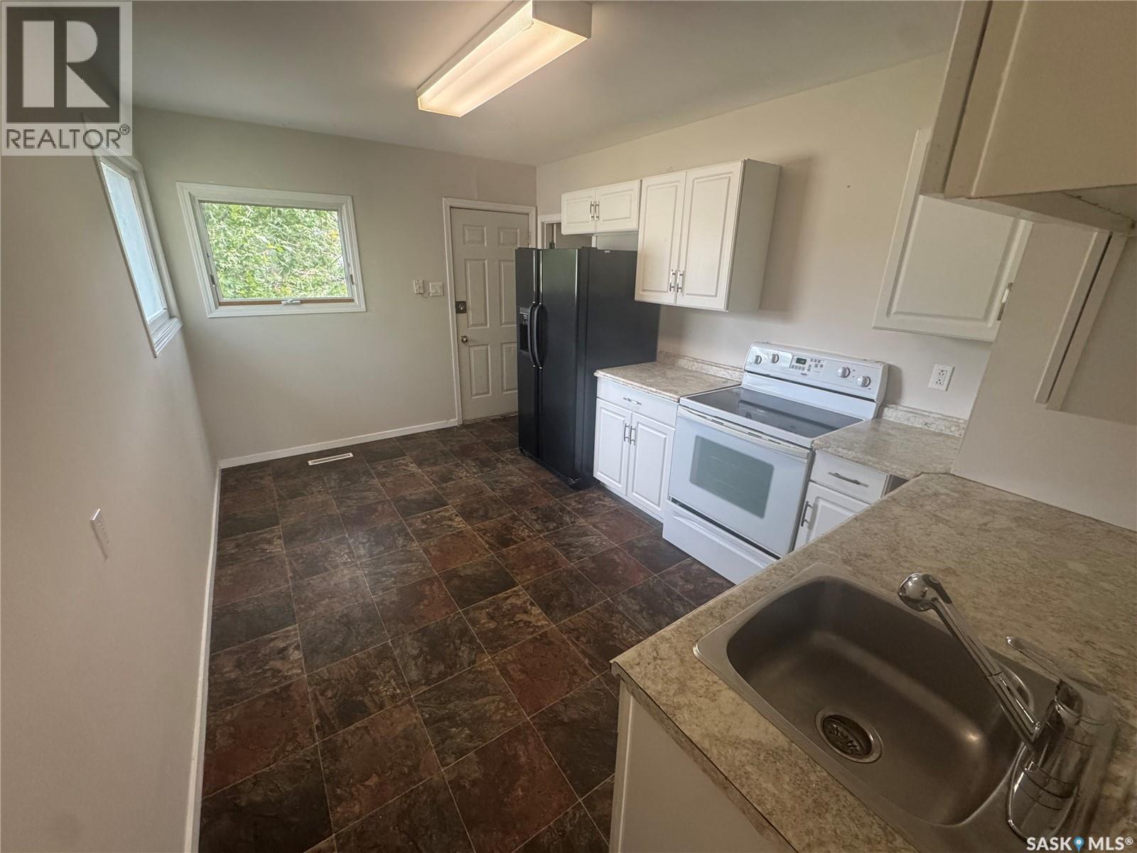 755 Cameron Street, Regina, Saskatchewan  S4T 2S5 - Photo 4 - SK044807