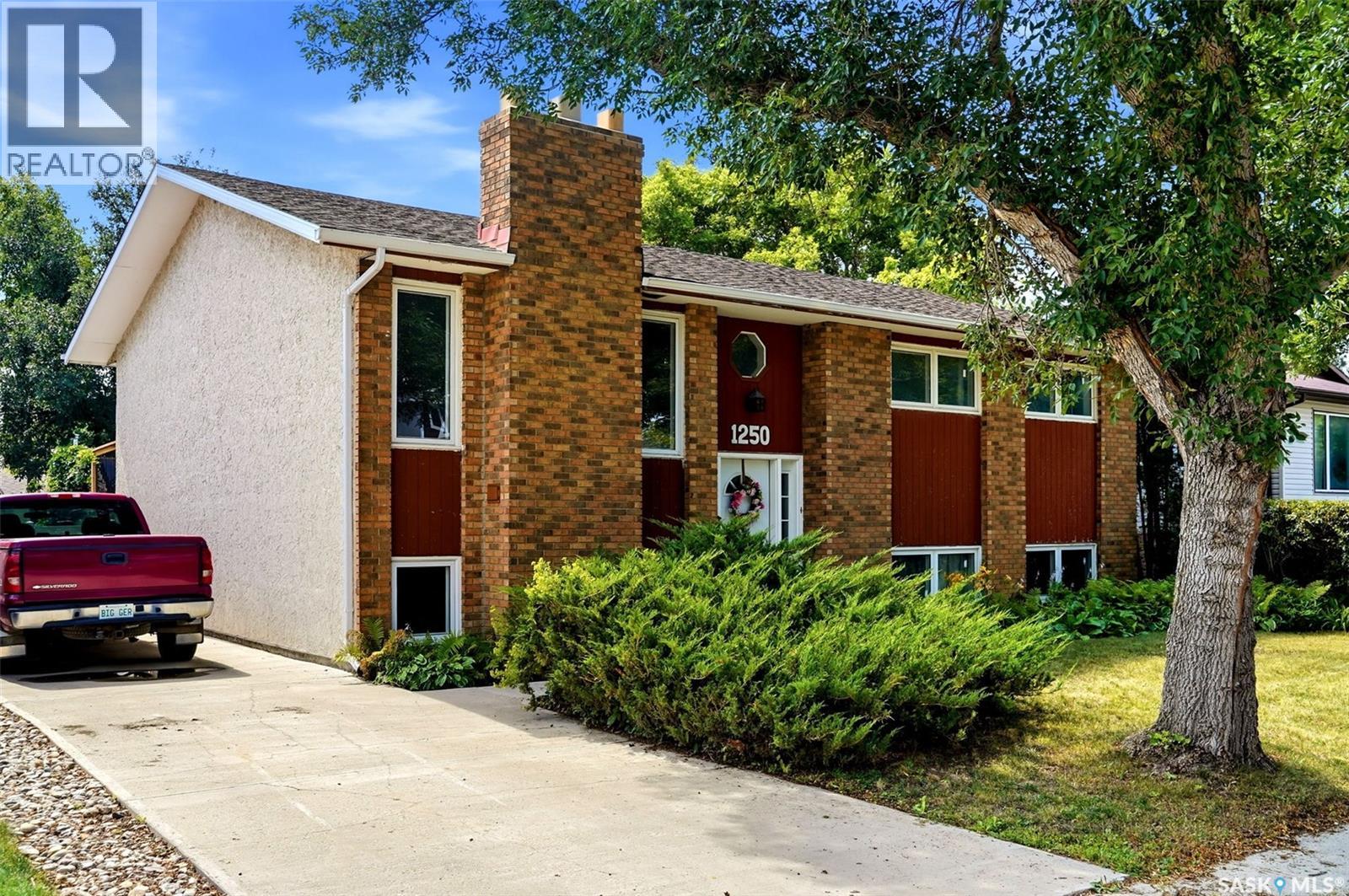 1250 Mcneill Crescent, Regina, Saskatchewan  S4N 5Z4 - Photo 2 - SK044720