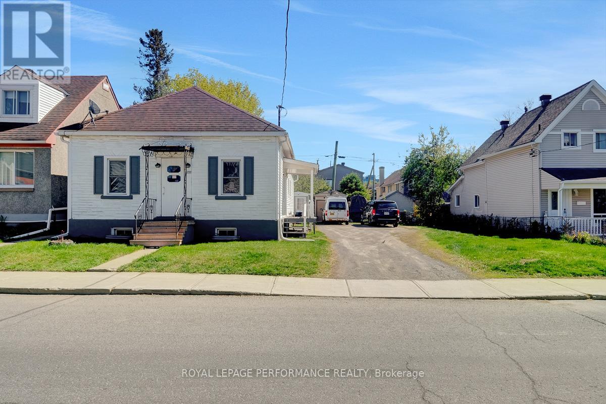 228 Carillon Street, Ottawa, Ontario  K1L 5X8 - Photo 2 - X13647108