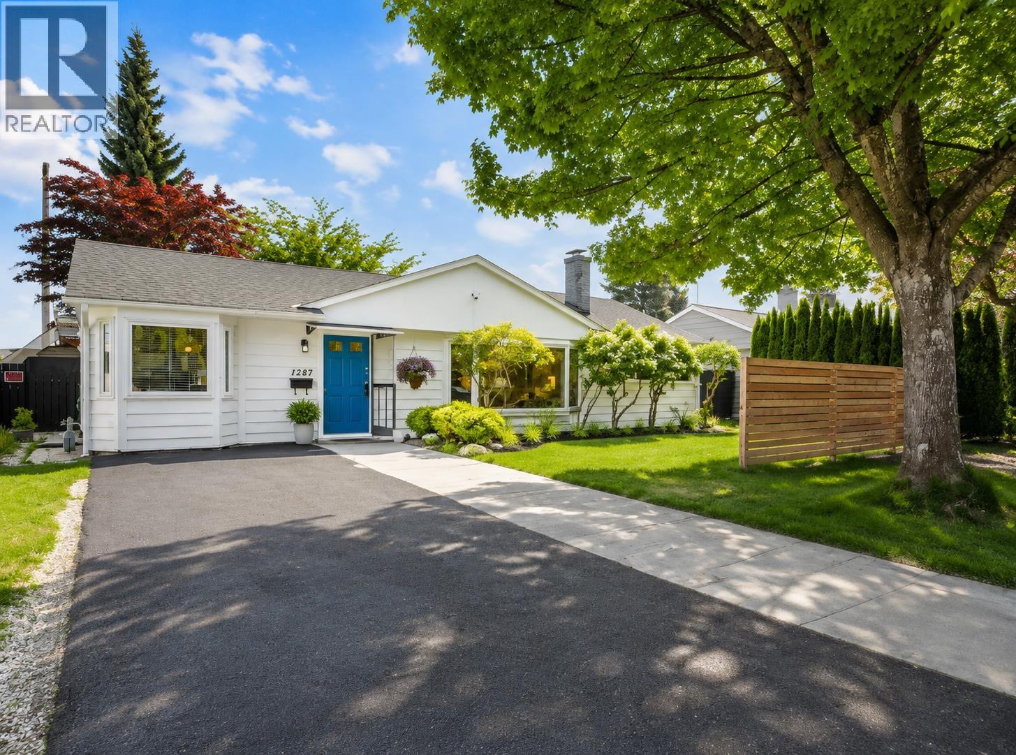 1287 W 15th Street, North Vancouver, British Columbia  V7P 1N1 - Photo 2 - R3152957
