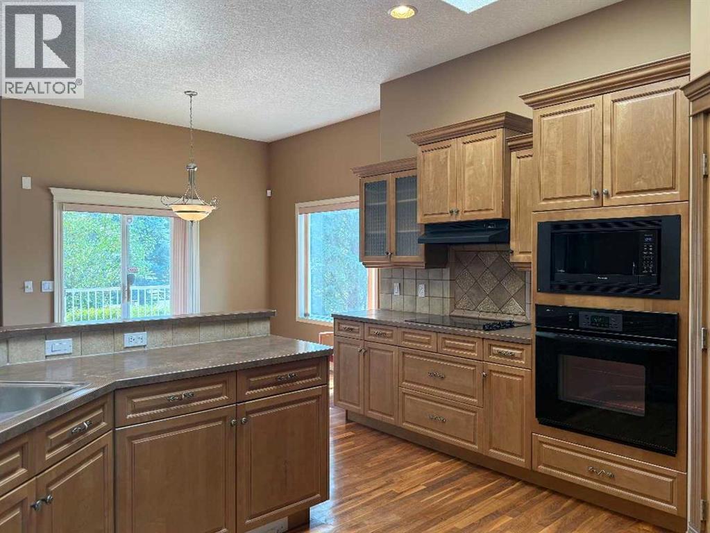157 Valley Creek Place NW, Calgary, Alberta  T3B 5V1 - Photo 6 - A2334554