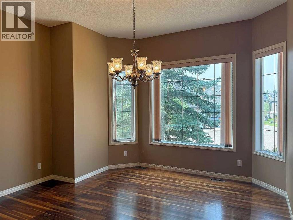 157 Valley Creek Place NW, Calgary, Alberta  T3B 5V1 - Photo 15 - A2334554
