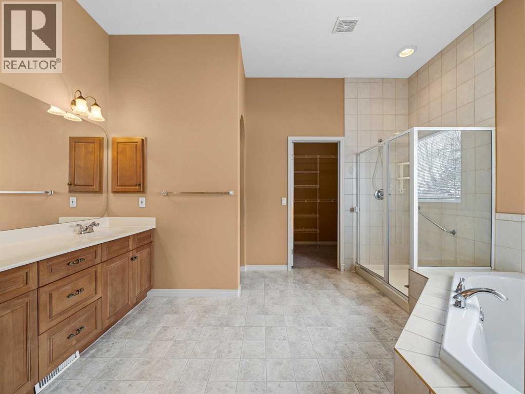 157 Valley Creek Place NW, Calgary, Alberta  T3B 5V1 - Photo 17 - A2334554