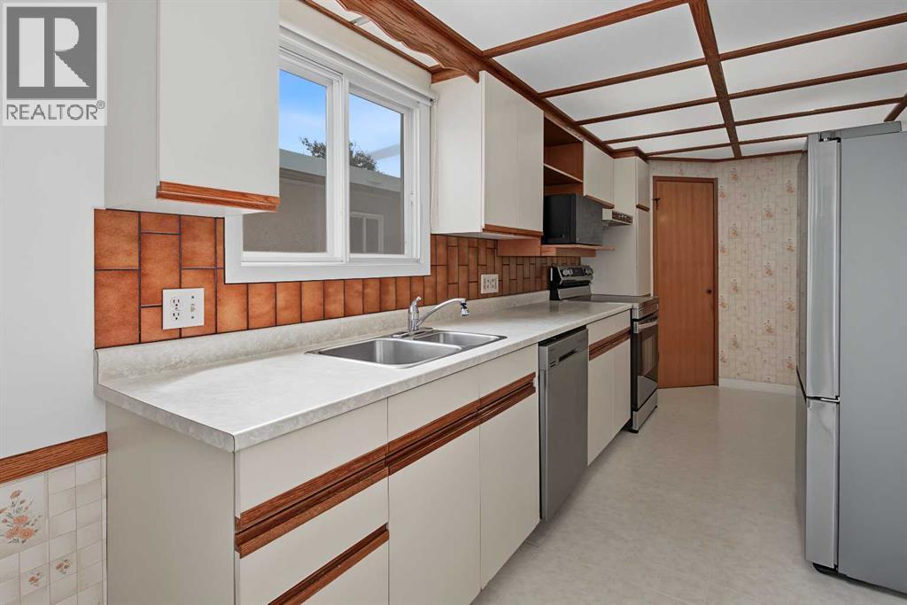 3414 Morley Trail NW, Calgary, Alberta  T2M 4H4 - Photo 11 - A2334825